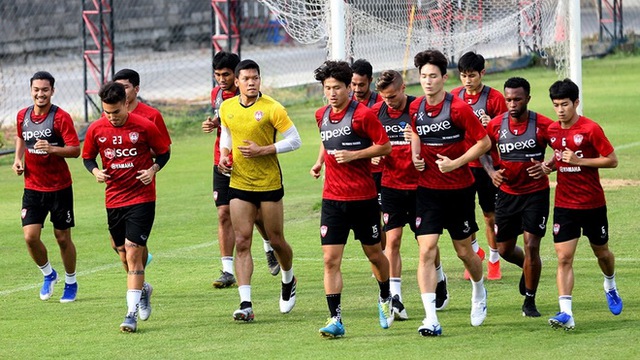 Thủ môn Kawin Thamsatchanan: ‘Việt Nam chơi bóng có tổ chức’