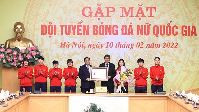 Thủ tướng Phạm Minh Chính tuyên dương đội tuyển bóng đá nữ Việt Nam