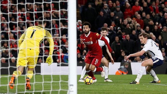Jamie Carragher so sánh siêu phẩm của Salah: 'Chỉ Messi mới làm được điều tương tự'