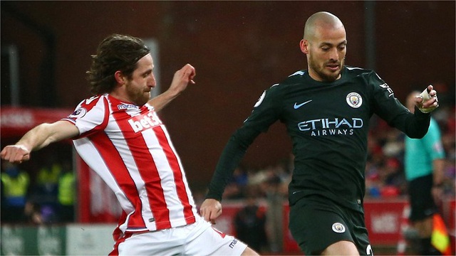 David Silva hạ gục Stoke: Gã phù thủy không bao giờ hết phép