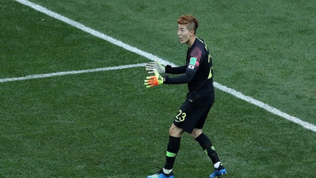 VIDEO: Thủ môn Hàn Quốc xuất thần cứu thua khó tin cho đội nhà