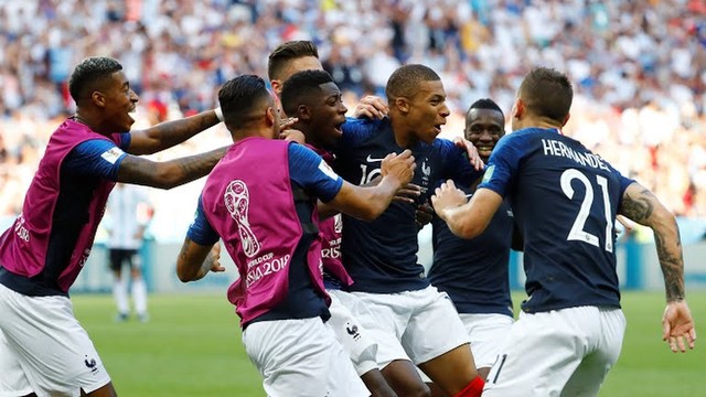 ‘Mbappe đá ở đâu thì hậu vệ Argentina cũng chỉ nhìn thấy... lưng cậu'