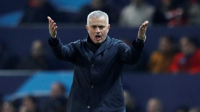 Mourinho đang mắc kẹt với quá khứ, tương lai M.U sẽ trôi về đâu?