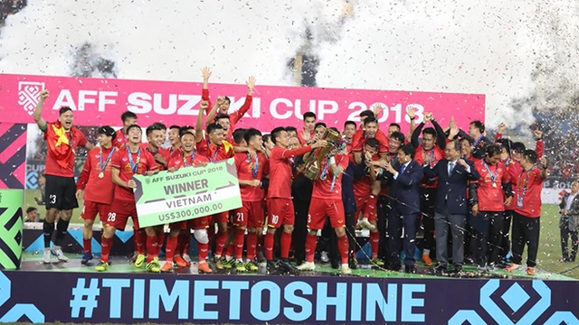KHÓ QUÊN: Khoảnh khắc Việt Nam nâng cao cúp vô địch AFF Cup 2018