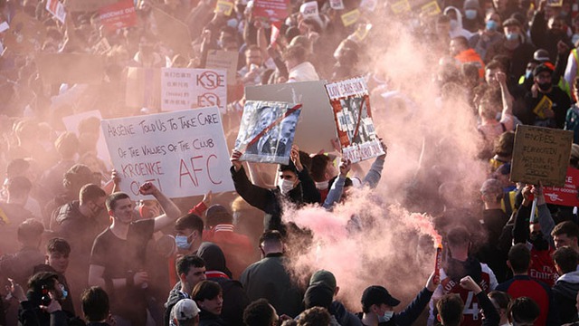 Bóng đá hôm nay 24/4: CĐV MU và Liverpool lên kế hoạch biểu tình. Arsenal đại loạn