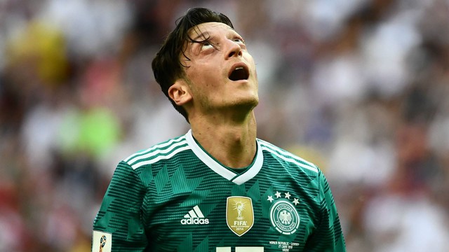 Mesut Oezil sắp trôi giạt sang Indonesia, cộng đồng mạng tiếc nuối