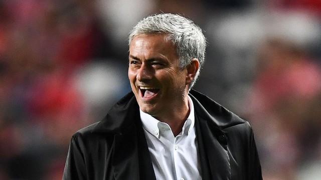 Mourinho đã nói dối, ông từng khóc lóc ở M.U khi gặp nạn chấn thương