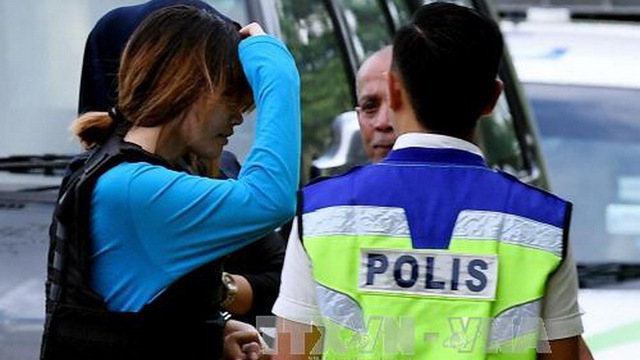 Đoàn Thị Hương mặc áo chống đạn ra hầu tòa ở Malaysia