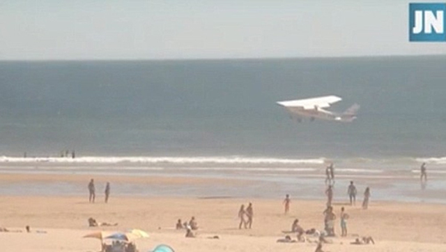 Đang chơi đùa trên bãi biển, bé gái 8 tuổi thiệt mạng vì máy bay bất ngờ hạ cánh