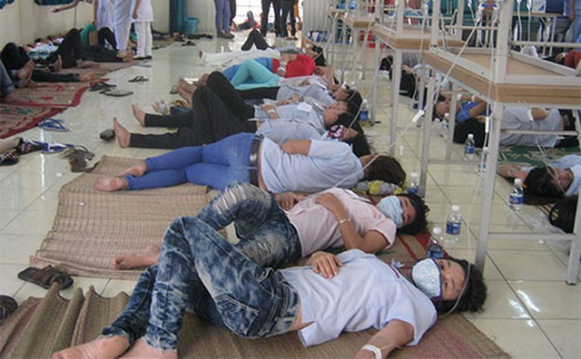 Nguyên nhân 100 người bị ngộ độc thực phẩm khi đi nghỉ mát tại Sầm Sơn 