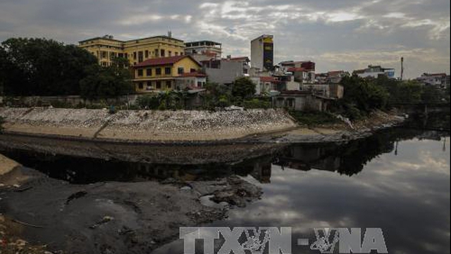 Suy thoái, ô nhiễm nguồn nước ngầm ở thành phố ngày càng trầm trọng