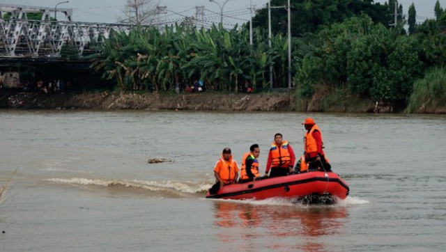 Lật tàu chở học sinh tại Indonesia