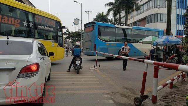 Ngày nghỉ lễ, ùn tắc cửa ngõ phía Nam Thủ đô, xe tăng giá, nhồi nhét khách