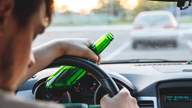 Rượu, bia và giao thông: Những câu chuyện từ Mỹ
