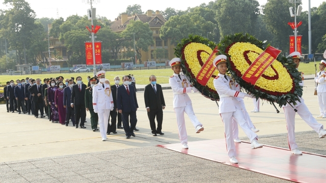 Nhân 75 năm Quốc khánh 2/9: Các đồng chí lãnh đạo Đảng, Nhà nước vào Lăng viếng Chủ tịch Hồ Chí Minh