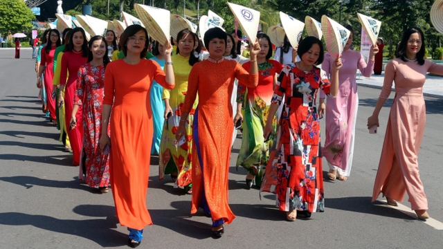 Tuần lễ Áo dài 2021: Tôn vinh tà áo dài Việt Nam