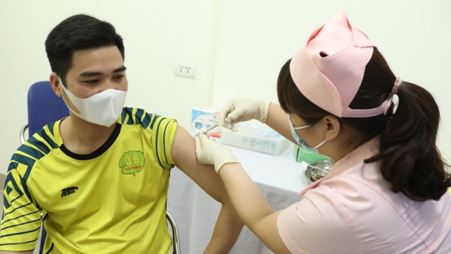 Thêm 15 người tiêm thử nghiệm vaccine COVIVAC phòng Covid-19
