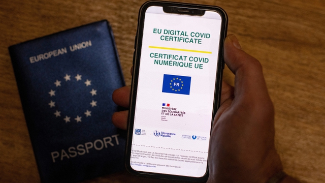 Biến thể Delta có thể cản trở việc sử dụng 'hộ chiếu vaccine' tại EU