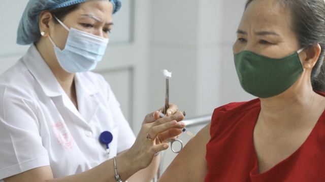 Tiêm thử nghiệm vaccine Nano Covax phòng Covid-19 mũi 2 giai đoạn 3 cho 12.000 người