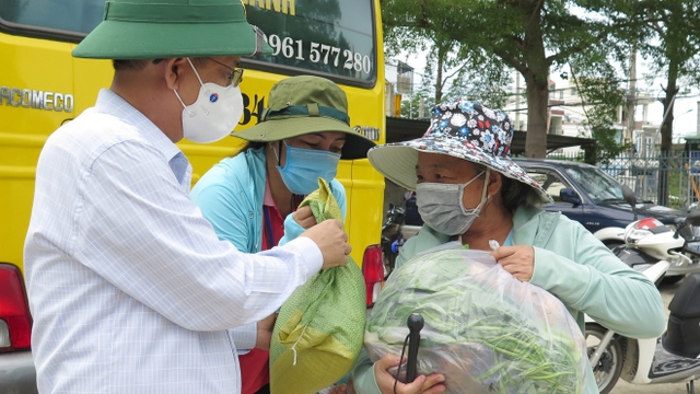 Hỗ trợ gạo cho các địa phương đang giãn cách xã hội