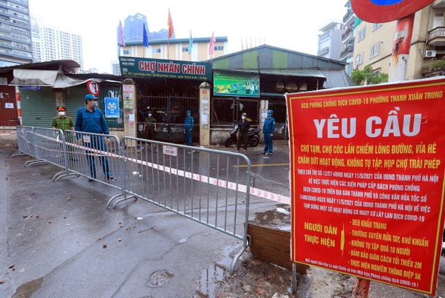 Covid Hà Nội, Hình ảnh căng dây đóng cửa chợ Nhân Chính Quận Thanh Xuân Hà Nội, covid 19 Hà Nội, tình hình Covid Hà Nội