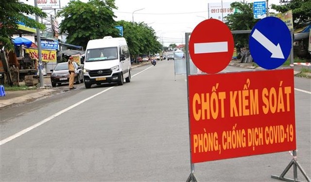 Khởi tố hai đối tượng vượt chốt kiểm soát dịch, chống người thi hành công vụ