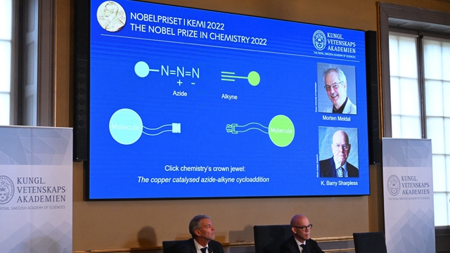 Giải Nobel Hóa học 2022 tôn vinh nghiên cứu trong phát triển liên kết phân tử