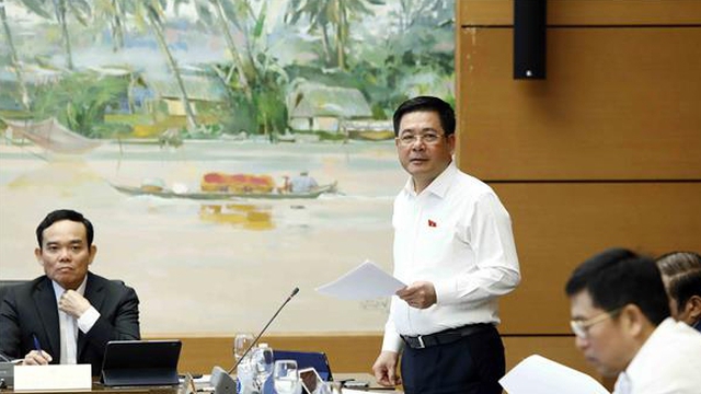 Bộ trưởng Nguyễn Hồng Diên lý giải việc không thiếu cung xăng dầu nhưng khó bán ra thị trường
