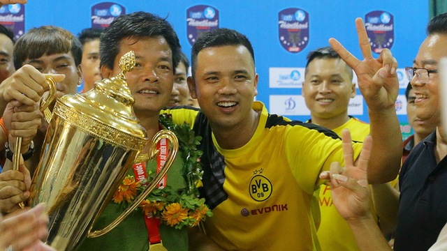 Thăng hạng V-League 2018, HLV Văn Sỹ muốn gắn bó lâu dài với Nam Định
