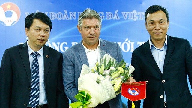 GĐKT Jurgen Gede có thể rời Việt Nam, trò cưng Miura lỡ hẹn AFF Cup 2018