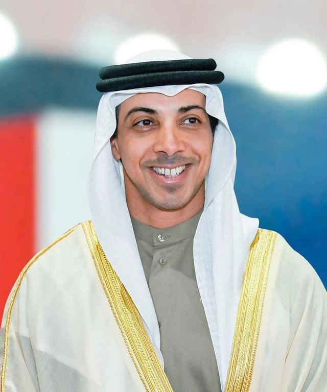 Hoàng tử Sheikh Mansour, Siêu giàu, UAE, Hoàng gia, CLB Man City, Các Tiểu vương quốc Ả Rập Thống nhất, siêu xe, giàu mỏ, bóng đá, siêu du thuyền, Emirates Palace