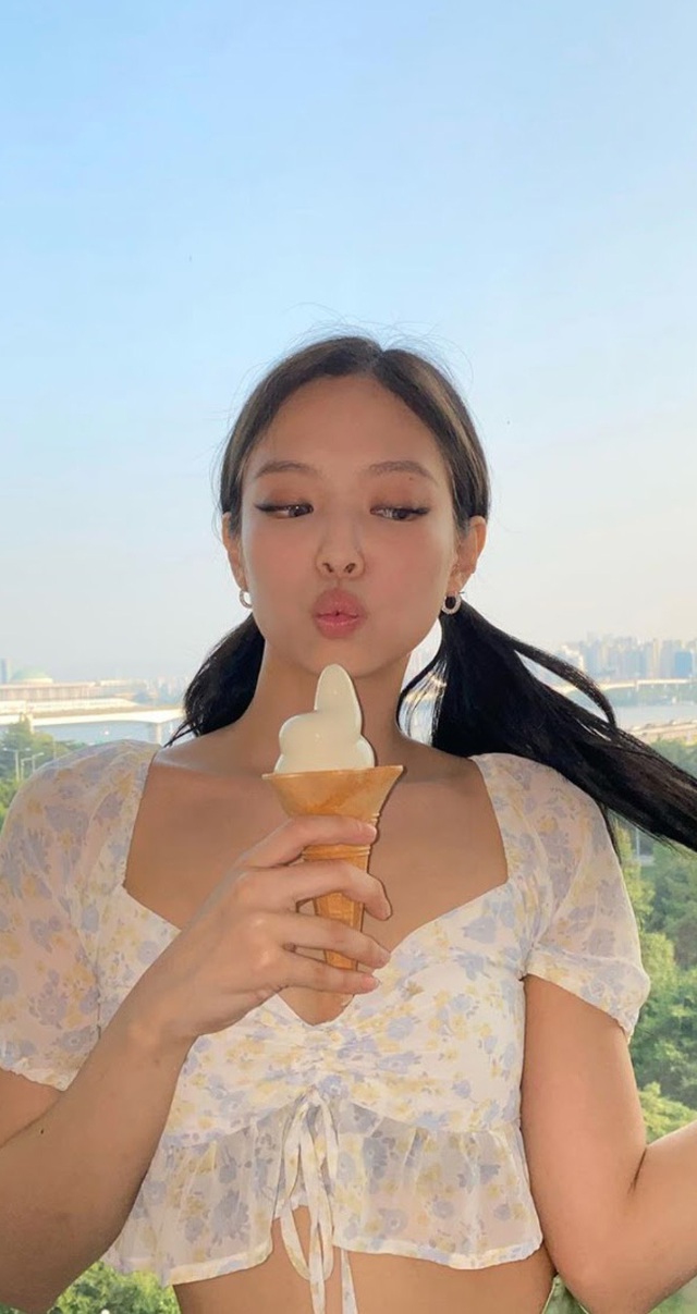 Blackpink, Jennie, Itzy, Yuna, Somi 6 nữ idol phong cách high teen, xu hướng high teen, Mỗi khi nhắc đến phong thái ong chúa high teen, người ta sẽ gọi tên 6 nữ idol này