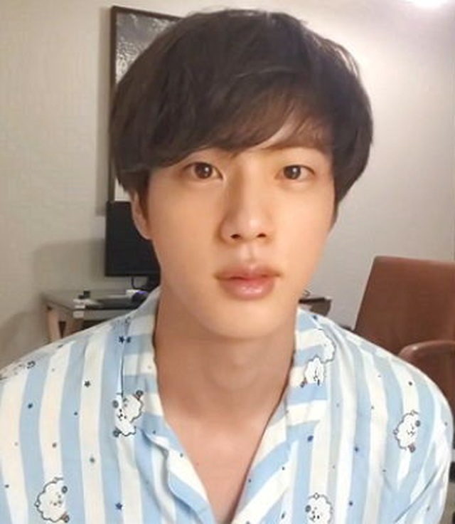 BTS, Jin, Jin BTS, BTS Jin, ARMY, Jin livestream, Jin BTS livestream, BTS hết thời, ARMY BTS, BTS ARMY, kỉ niệm của Jin, tin tức Jin, tin tức Jin BTS, Jin mặc đồ ngủ