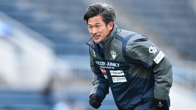 Kazu Miura, Huyền thoại Kazu Miura gia hạn với Yokohama, Kazu Miura lập kỷ lục, J-League, cầu thủ già nhất còn thi đấu, cầu thủ cao tuổi nhất, cầu thủ già nhất ghi bàn