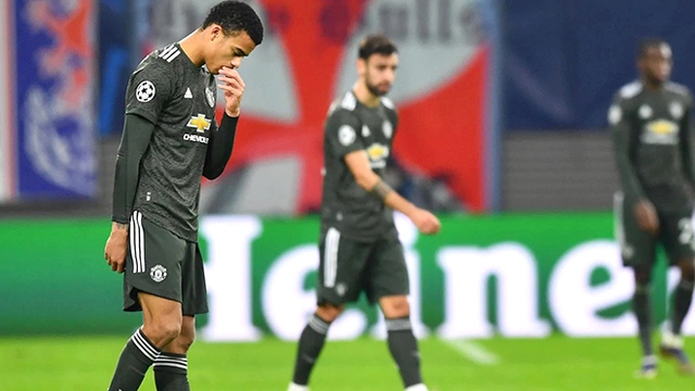 MU bị loại khỏi Champions League: Tự đẩy mình vào chỗ chết