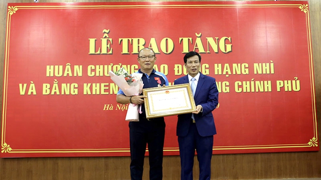 HLV Park Hang Seo nhận Huân chương hạng Nhì: Vinh dự và trách nhiệm
