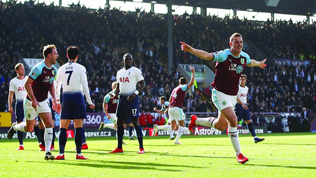 Tottenham trượt chân không đúng lúc, Pochettino chỉ có thể tự trách mình