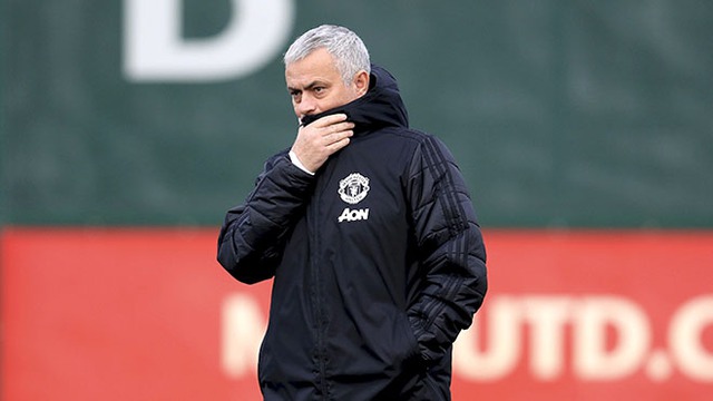 Mourinho: Từ kẻ săn danh hiệu đến kẻ săn… tiền bồi thường