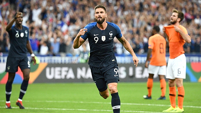 Giroud là một tiền đạo đặc biệt của làng bóng đá