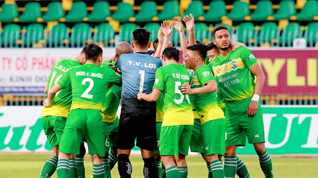 V-League đá trong 'buổi hoàng hôn'