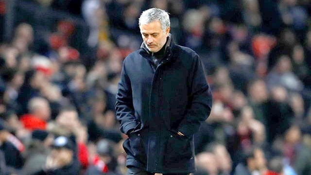 Vấn đề của M.U: Bước qua những khó khăn được không, Mourinho?