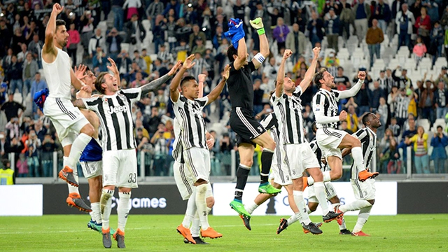 Juventus vô địch vì những nhát kiếm phút cuối