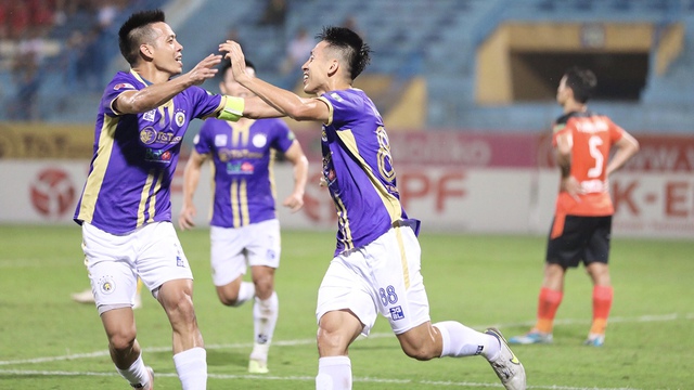 Hà Nội 3-0 Đà Nẵng: Quà sinh nhật bầu Hiển