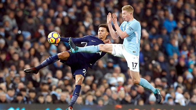 Dele Alli chưa đủ 'tuổi'... để chơi xấu De Bruyne