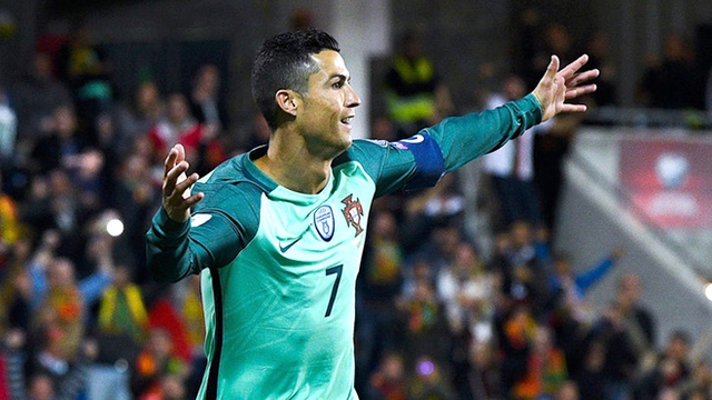 Siêu anh hùng Cristiano Ronaldo xứng danh 'Captain Portugal'