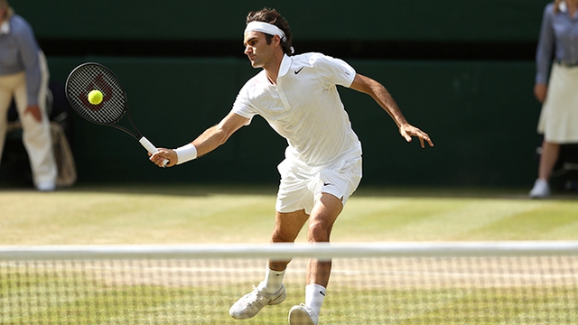 Đến Roger Federer cũng không cứu được 'giao bóng-bắt vô lê'