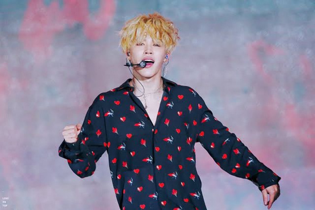 BTS, Jimin, Thói quen khi ngủ của Jimin, Jimin có thói wuen nắm tay khi ngủ