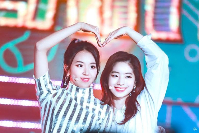 Twice, Dahyun. Dahyun không còn là cô nàng thấp nhất Twice, Chaeyoung, Momo