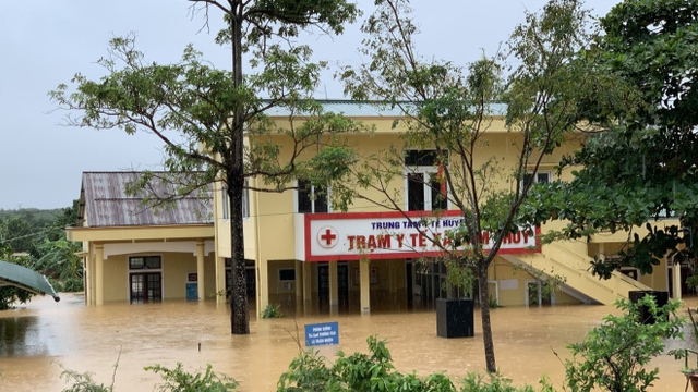 Quảng Trị có nơi lượng mưa vượt 1.000mm, gần 13.800 hộ bị ảnh hưởng do ngập lụt