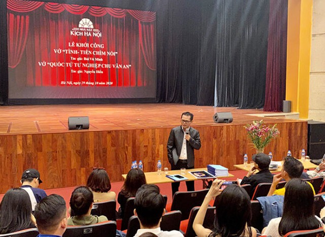 NSND Trung Hiếu – Giám đốc NH Kịch Hà Nội phát biểu tại Lễ khởi công – Ảnh: NHKHN